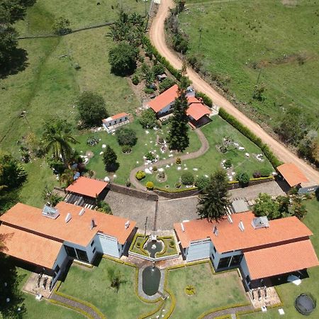 Hotel Maca Lago Calima Zewnętrze zdjęcie
