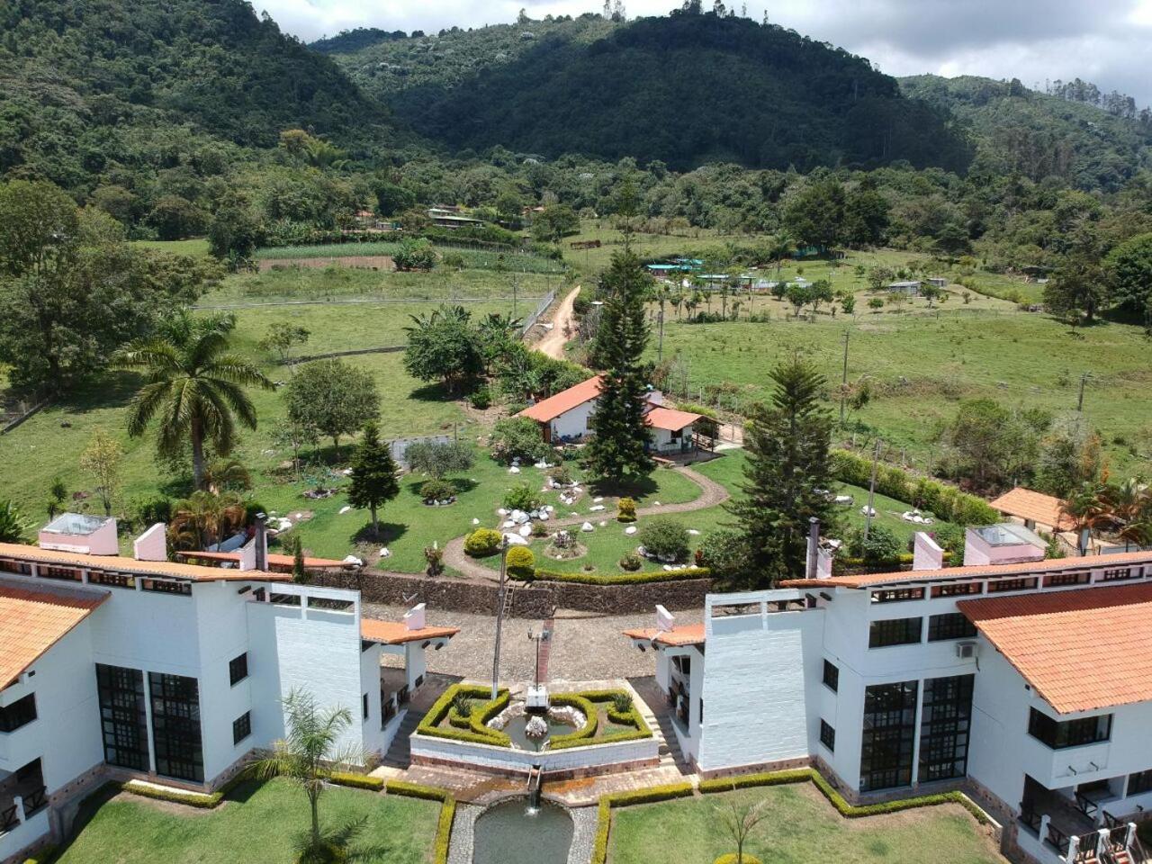 Hotel Maca Lago Calima Zewnętrze zdjęcie